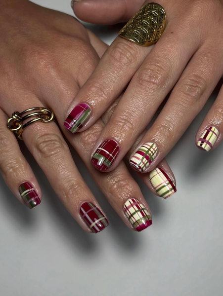Plaid nail art manicure